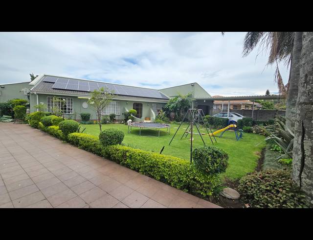 3 BEDROOM FREEHOLD FOR SALE IN HOWICK WEST